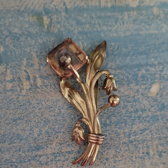 Vintage Sterling Silver Floral Brooch with Peach color stone - Picture 1 of 3
